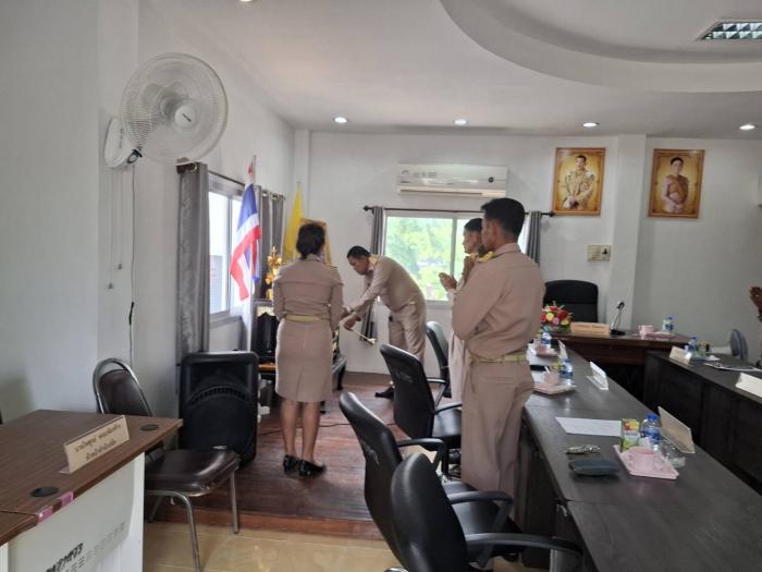 ประชุมสภาองค์การบริหารส่วนตำบลหนองแซง...